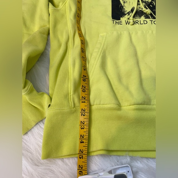 Billie Eilish World Tour 2022 Yellow Hoodie - Picture 7 of 14